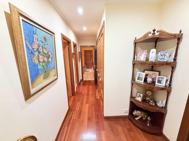 Venta Pleno Dominio Amplio piso luminoso de 216 m2 en urbanización con piscina y vigilancia 24h · Aravaca — 22