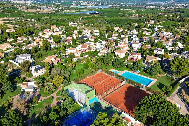 Tu casa, tu jardín, tu familia y tu proyecto de vida en Urbanización MONTERREAL (Torrent) — 6
