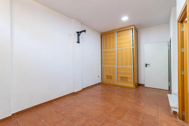 CASA ADOSADA EN LA CARTUJA CON SOTANO — 24