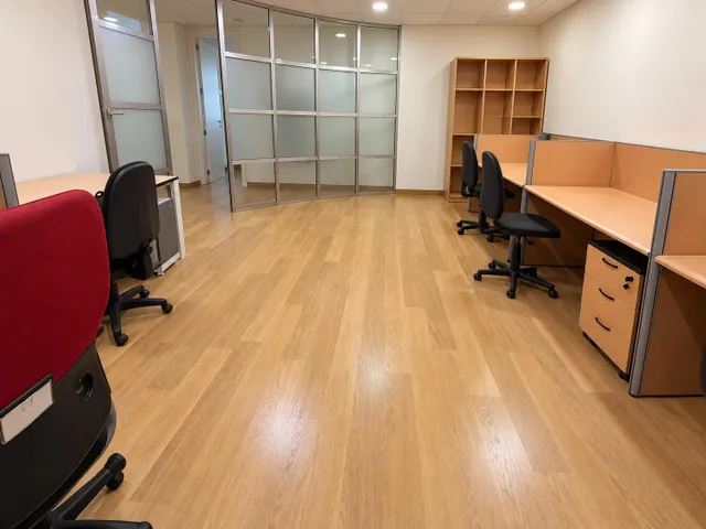 Amplio local comercial de 250 m2 acondicionado como oficinas en Avenida de Alicante, Altabix – Elche — 17