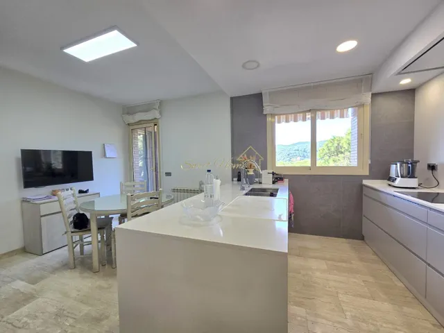 Casa impecable con privacidad, piscina y vistas panorámicas — 16