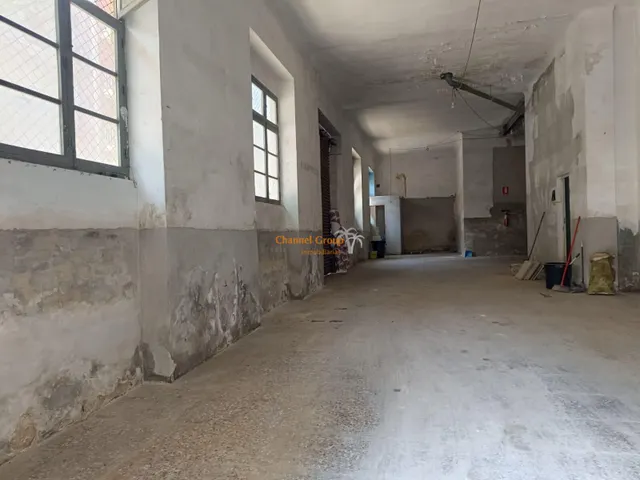 SE ALQUILA LOCAL CON VADO! — 2