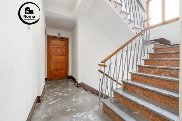 Piso de 87 m2 con 3 dormitorios en Pedro Antonio de Alarcón 27, junto a Recogidas — 41