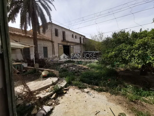 SE VENDE CASA EN JACARILLA, PARA REFORMAR