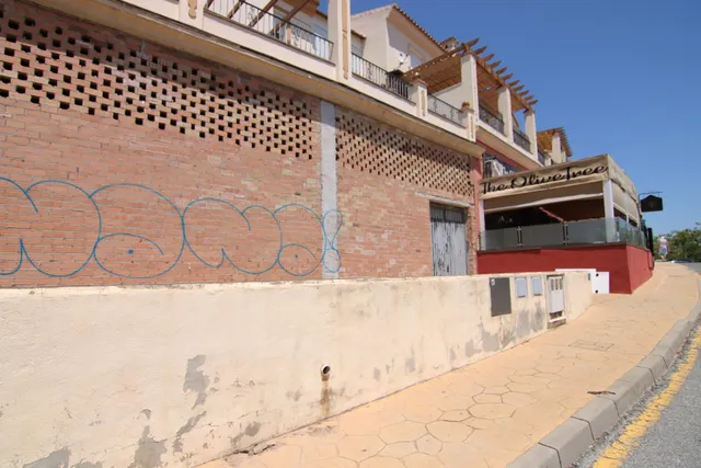 SE ALQUILA LOCAL COMERCIAL DE 180 M2 — 9