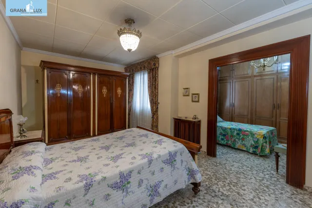 Amplia vivienda en pleno centro de Granada — 10