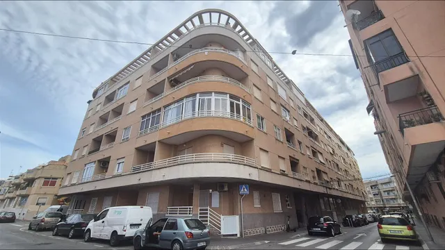Apartamento de 2 dormitorios con ascensor y piscina comunitaria en Torrevieja | Inversión y calidad de vida en la Costa Blanca — 13