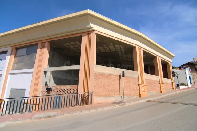 Local comercial 267m² en venta - South of spain