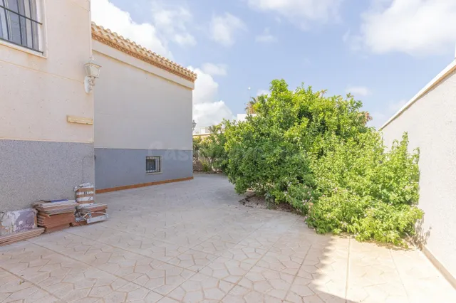 CHALET CON PISCINA PRIVADA EN LA ZENIA - PLAYA FALAMENCA (OR - foto 5