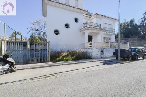 CASA Y PARCELA PARA USOS MULTIPLES. ZONA SERRALLO