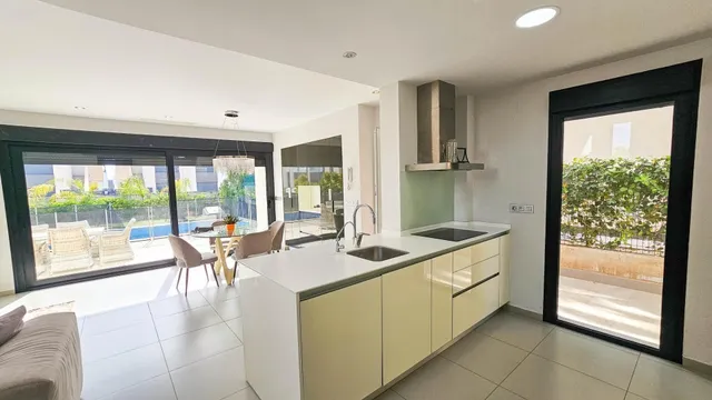 Villa con piscina privada, Alicante, Rojales, Ciudad Quesada. 3 habitaciones, 88 m2, 8,6 kilómetros del mar — 8