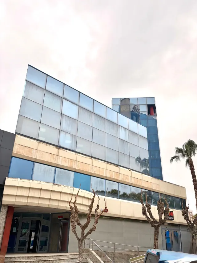 Oficinas en edificio exclusivo de uso profesional junto al c