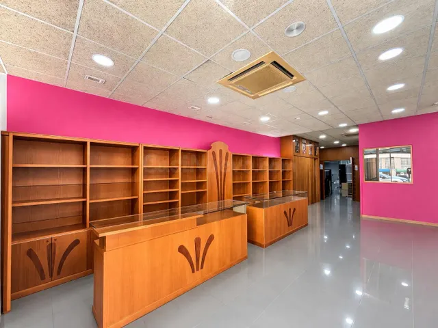LOCAL COMERCIAL EN UBICACIÓN PREMIUM – ALTO TRÁNSITO Y VISIB - foto 2