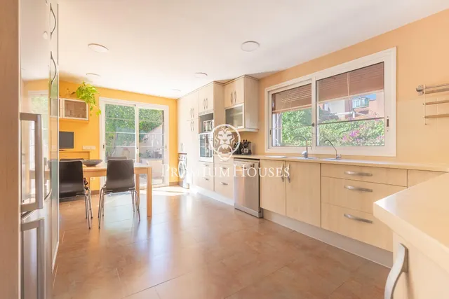 Casa con jardín y piscina en L'Aragai — 8