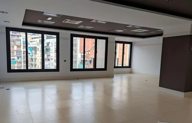 ALQUILER OFICINA LES CORTS — 3
