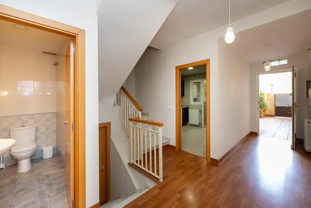 Ponemos a la venta esta preciosa casa en Urbanizacion cerrada, con zonas comunes y piscina comunitaria. — 9
