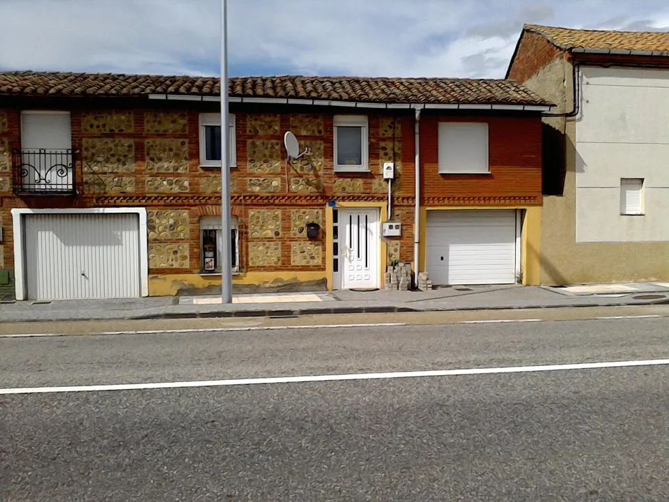 VIVIENDA ADOSADA EN ARCAHUEJA- VALDEFRESNO