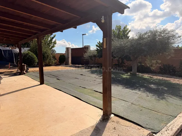 CASA DE MADERA SOBRE PARCELA DE 360 M2 CON ARBOLES FRUTALES  - foto 4