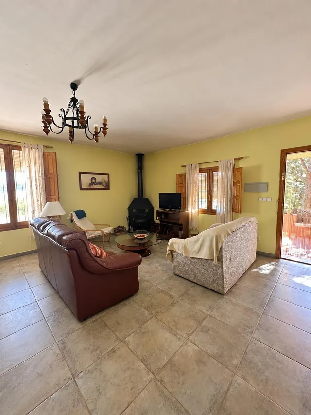 Vivienda independiente con parcela de 2.446 m2, piscina y vistas a la montaña en El Berro — 7