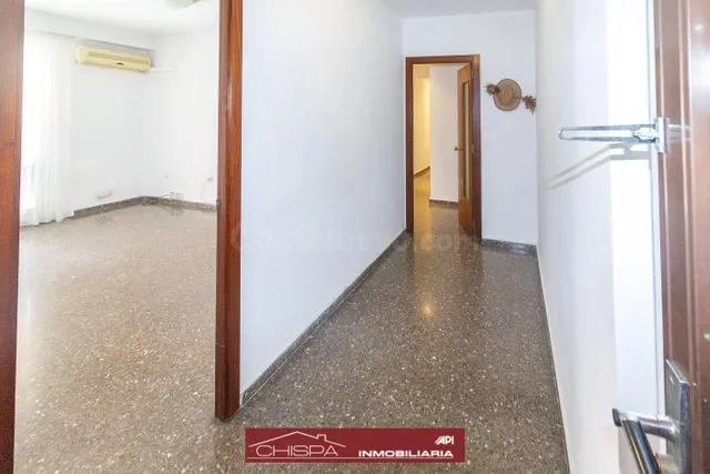 Piso de cuatro habitaciones con plaza de garaje - foto 5