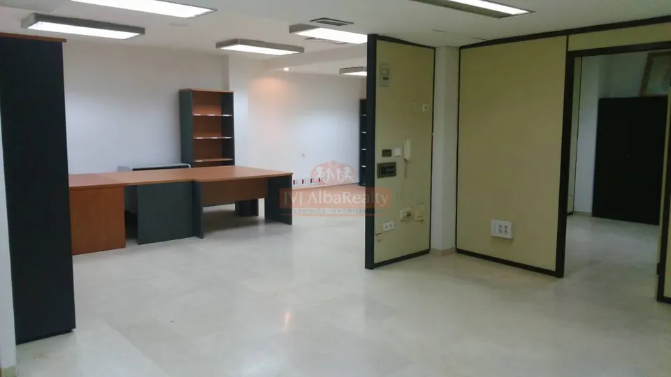 SE ALQUILA O SE VENDE ENTREPLANTA EN LA MEJOR CALLE DE ALBACETE