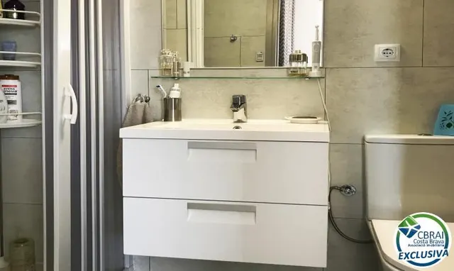 Apartamento reformado con amplia terraza y aparcamiento privado en Santa Margarita Roses — 14