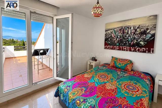 Ático dúplex con vistas al mar y terraza en Vistalmar Duquesa — 4