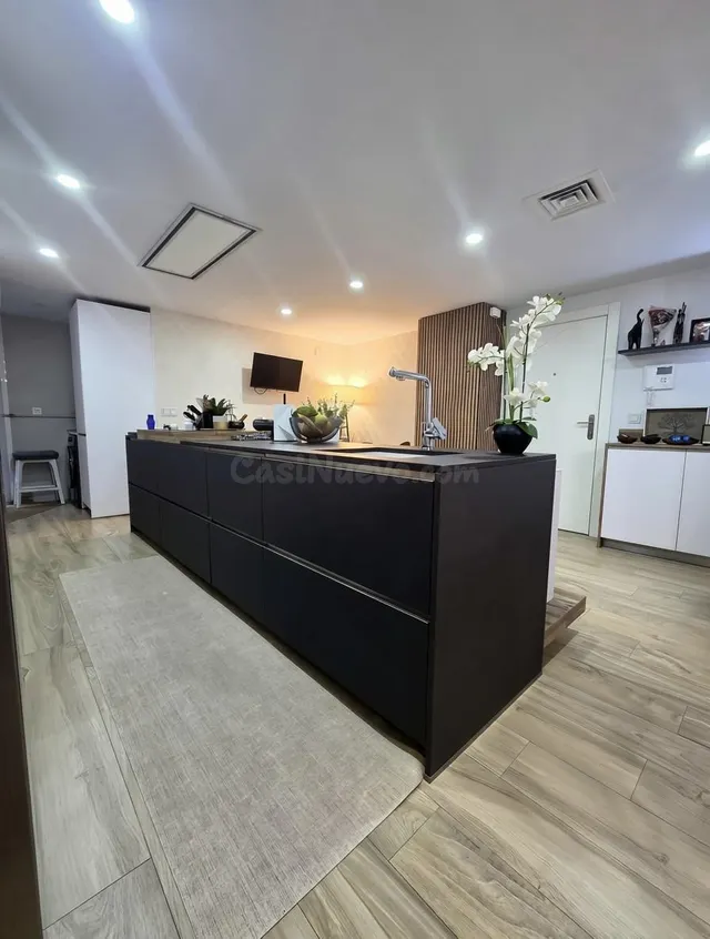 Exclusiva residencia de diseño en Primera Linea de Playa: luz mediterránea, amplias estancias y terraza frente al mar en la zona más codiciada de Málaga — 5