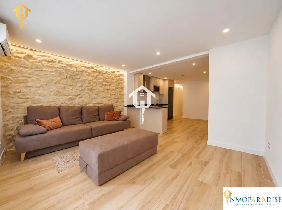 Entreplanta totalmente reformada con 2 patios en exclusiva en zona benalúa de Alicante