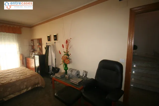 PRECIOSA CASA ADOSADA EN POLÍGONO 3, PARA ENTRAR A VIVIR — 35