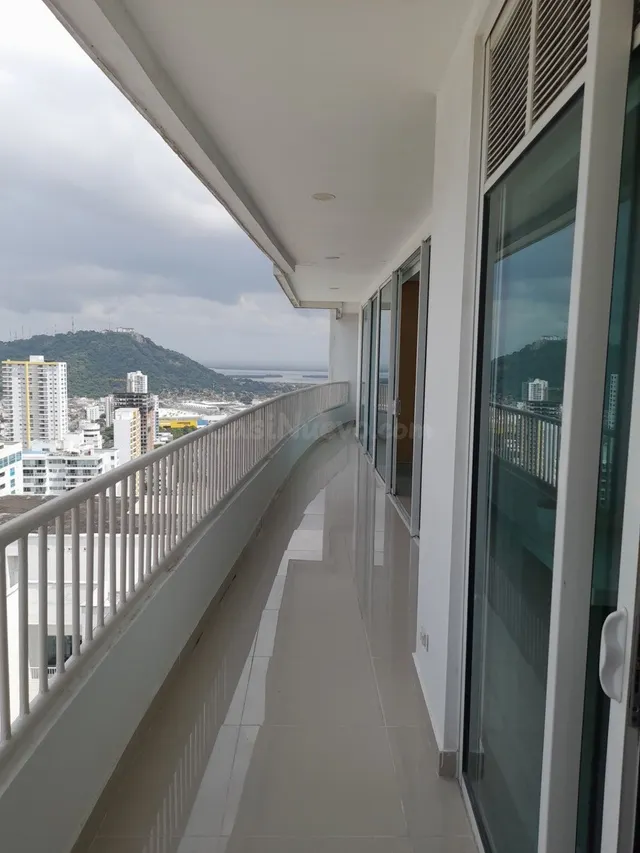 APARTAMENTO UBICADO EN EL BARRIO MANGA CARTAGENAA - foto 3