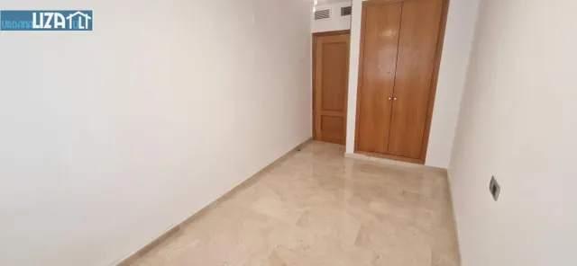 Piso exterior de 4 habitaciones con piscina y garaje — 18