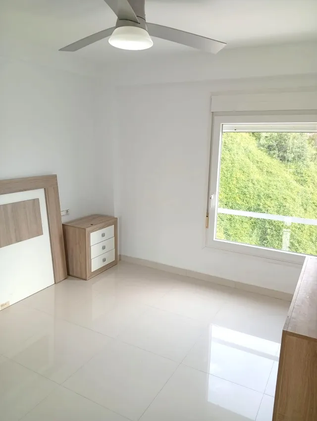 Amplio y luminoso piso de 3 dormitorio con impresionantes vistas al mar en la Carihuela, Torremolinos — 33