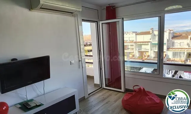 Apartamento renovado con vista al canal en Empuriabrava - foto 5