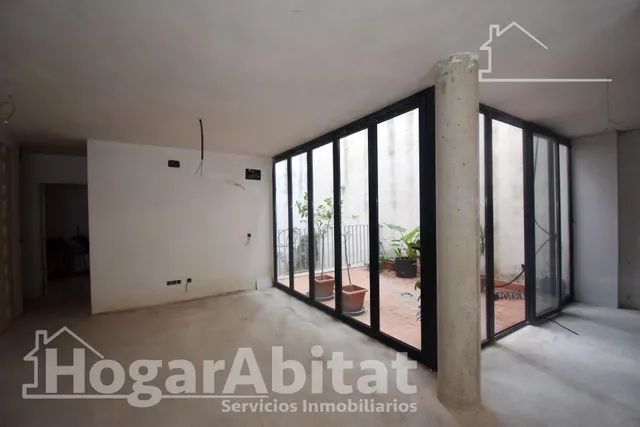 ¡Perfecto para invertir! Casa de cuatro alturas  para reformar con garaje y dos terrazas, cerca del centro — 35