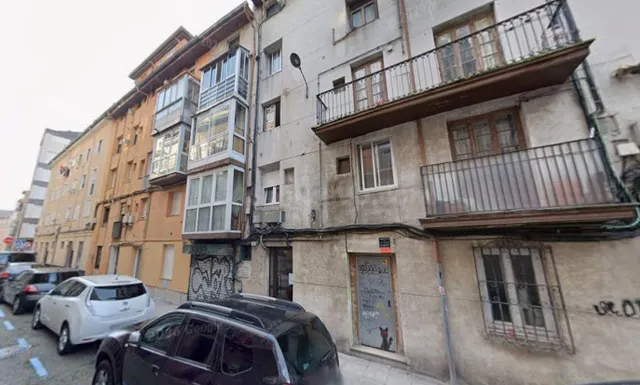 SE VENDE PISO OKUPADO en Calle San CELEDONIO Nº 12 Santander