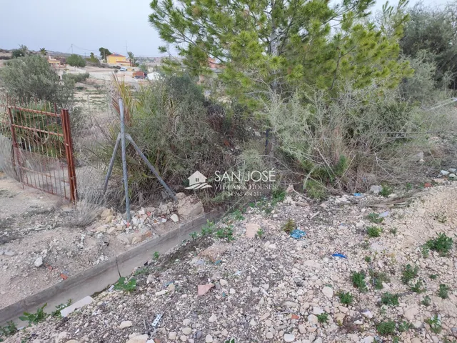 SE VENDE TERRENO EN ASPE. ZONA BIEN COMUNICADA — 7