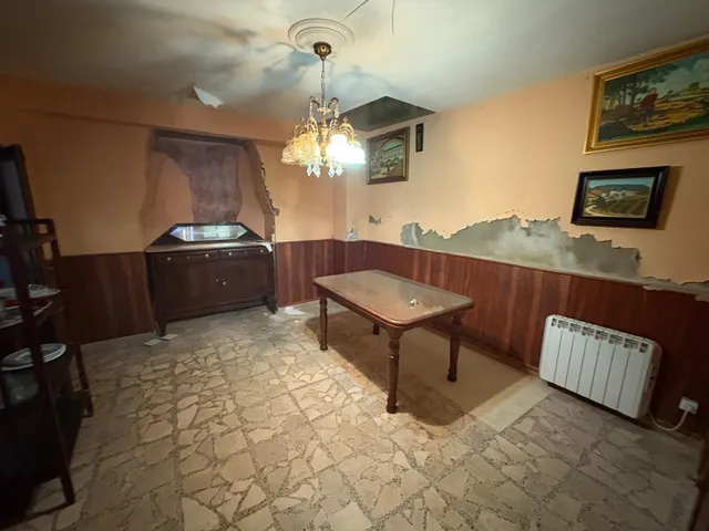 CASA EN EL CENTRO CON MUCHAS POSIBILIDADES — 13