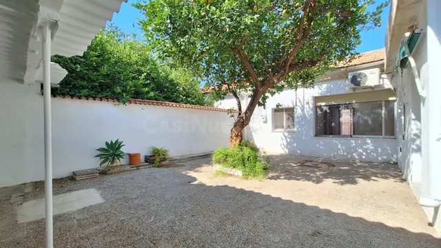 Casa SIN AMUEBLAR de tres dormitorios y patio en Vistabella - foto 2