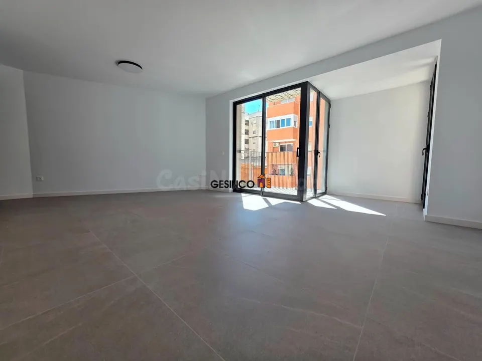 PISO EN TERCERA PLANTA SIN AMUEBLAR MUY CÉNTRICO