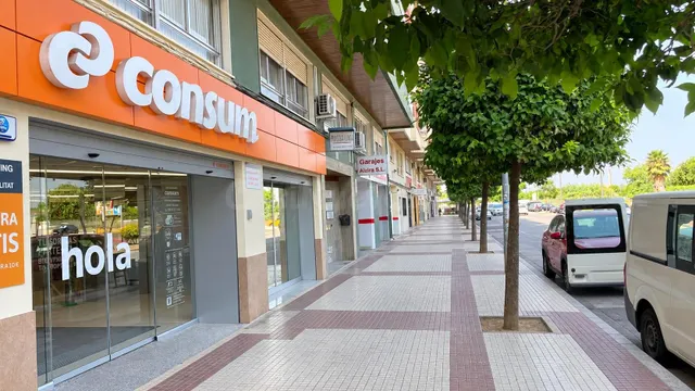 Amplio Local Comercial en venta o alquiler en Alzira - Zona  - foto 5