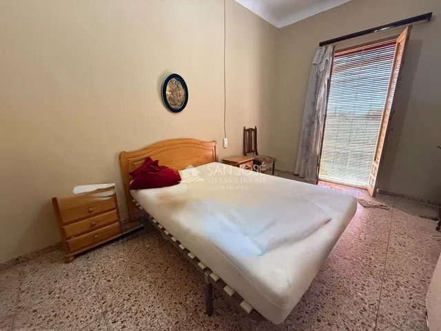 Amplia Casa en Monforte del Cid con Garaje doble y Terraza — 8