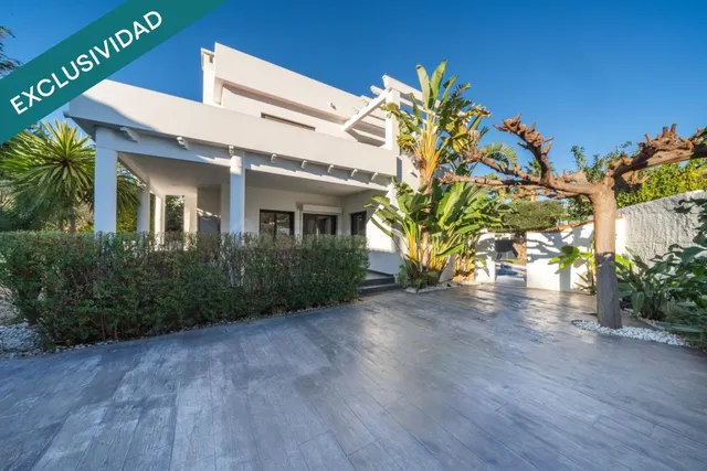 Casa moderna con cuatro habitaciones, piscina y garaje - foto 3