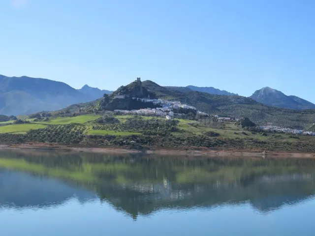 SUELO RÚSTICO NO URBANIZABLE - ZAHARA DE LA SIERRA (CÁDIZ)