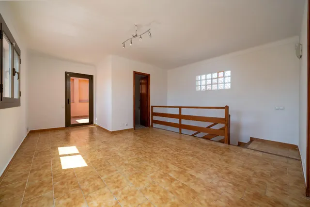 Adosado amplio y luminoso con terraza privada exterior — 22