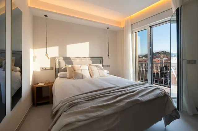 PISO TOTALMENTE REFORMADO EN LA MEJOR ZONA DE MÁLAGA — 49