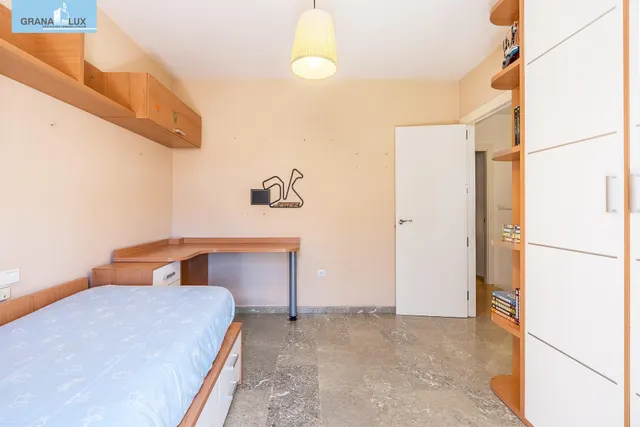 ADOSADA EN URBANIZACIÓN EN HUETOR VEGA — 23