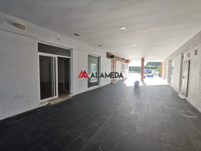 LOCAL COMERCIAL EN CENTRO COMERCIAL NOVO CENTER — 3