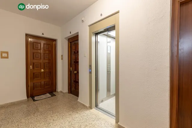 Piso de 3 dormitorios en calle milán, zaidín | muy luminoso y con gran potencial — 25