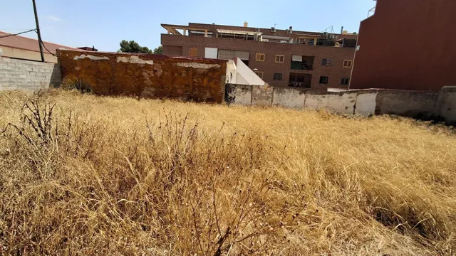 Solar urbano edificable en Paterna de 390 m2 con 15 m. de fa - foto 3